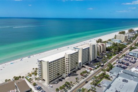 Condo in Indian Rocks Beach, Florida, 3 bedrooms № 2220357 - photo 30