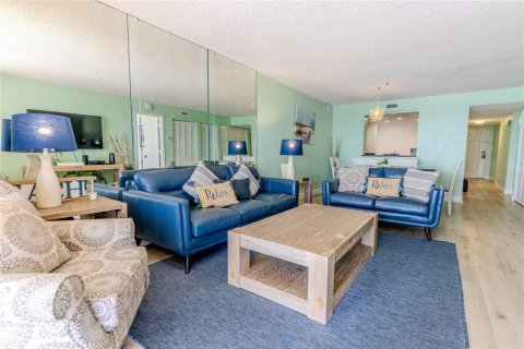 Condo in Indian Rocks Beach, Florida, 3 bedrooms № 2220357 - photo 6