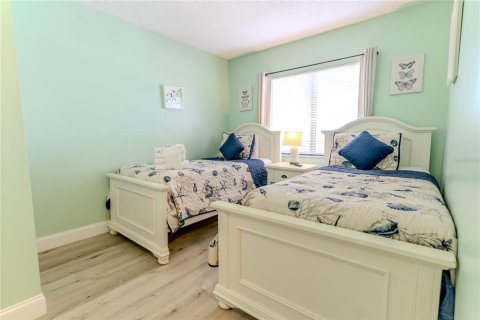 Condo in Indian Rocks Beach, Florida, 3 bedrooms № 2220357 - photo 17
