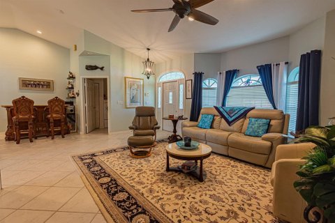 Villa ou maison à vendre à Port St. Lucie, Floride: 3 chambres, 185.71 m2 № 2426389 - photo 4