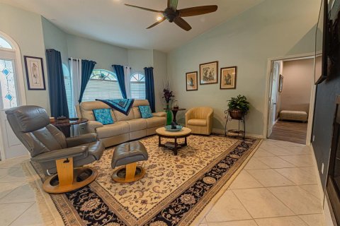 Villa ou maison à vendre à Port St. Lucie, Floride: 3 chambres, 185.71 m2 № 2426389 - photo 2
