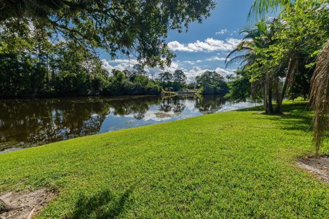 Villa ou maison à vendre à Port St. Lucie, Floride: 3 chambres, 185.71 m2 № 2426389 - photo 28