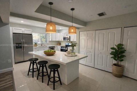 Villa ou maison à vendre à Miami, Floride: 4 chambres, 152.17 m2 № 2256759 - photo 7