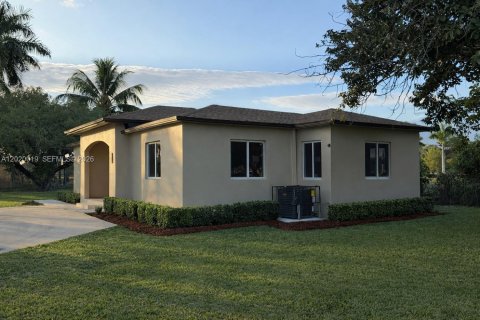 Villa ou maison à vendre à Miami, Floride: 4 chambres, 152.17 m2 № 2256759 - photo 4