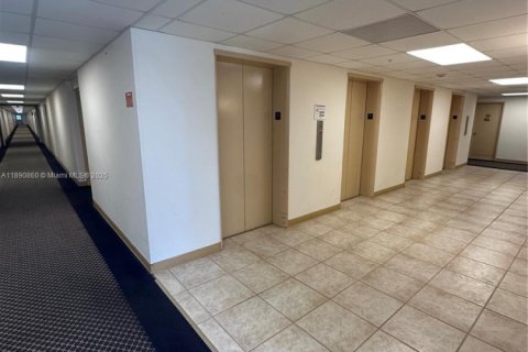 Condo in Sunny Isles Beach, Florida, 1 bedroom  № 2013311 - photo 15