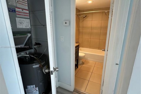 Condo in Sunny Isles Beach, Florida, 1 bedroom  № 2013311 - photo 9