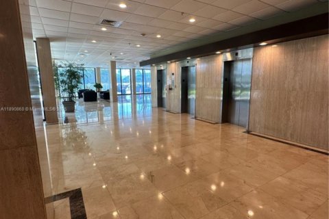 Condo in Sunny Isles Beach, Florida, 1 bedroom  № 2013311 - photo 16