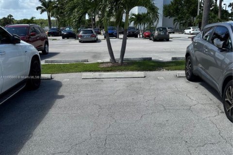 Condo in Sunny Isles Beach, Florida, 1 bedroom  № 2013311 - photo 20