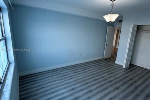 Condo in Sunny Isles Beach, Florida, 1 bedroom  № 2013311 - photo 14