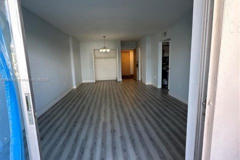 Condo in Sunny Isles Beach, Florida, 1 bedroom  № 2013311 - photo 8