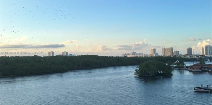 Condo in Sunny Isles Beach, Florida, 1 bedroom  № 2013311