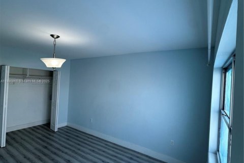 Condo in Sunny Isles Beach, Florida, 1 bedroom  № 2013311 - photo 13