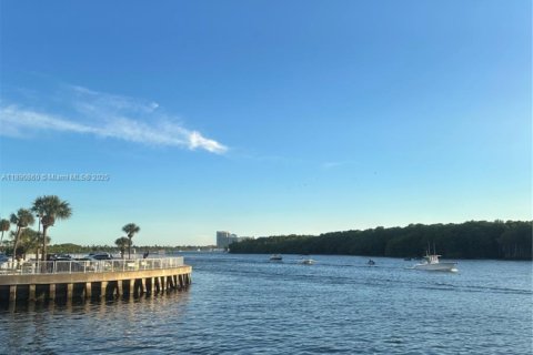 Condo in Sunny Isles Beach, Florida, 1 bedroom  № 2013311 - photo 30