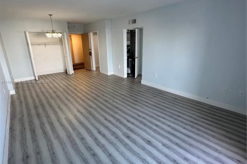 Condo in Sunny Isles Beach, Florida, 1 bedroom  № 2013311 - photo 7