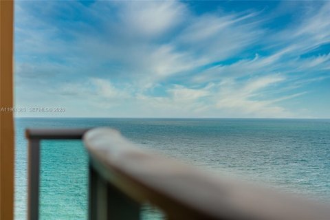 Condominio en Hollywood, Florida, 1 dormitorio  № 2023353