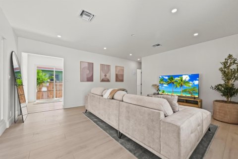 Villa ou maison à vendre à West Palm Beach, Floride: 4 chambres, 184.5 m2 № 2077835 - photo 3