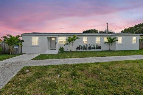 Villa ou maison à West Palm Beach, Floride 4 chambres, 184.5 m2 № 2077835