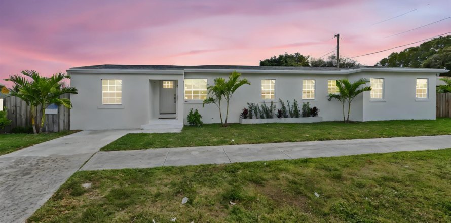 Villa ou maison à West Palm Beach, Floride 4 chambres, 184.5 m2 № 2077835