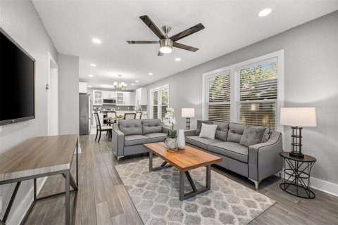 House in Orlando, Florida 3 bedrooms, 105.54 sq.m. № 2302584 - photo 7