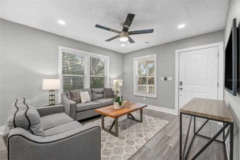 House in Orlando, Florida 3 bedrooms, 105.54 sq.m. № 2302584 - photo 8