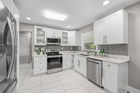 House in Orlando, Florida 3 bedrooms, 105.54 sq.m. № 2302584 - photo 12