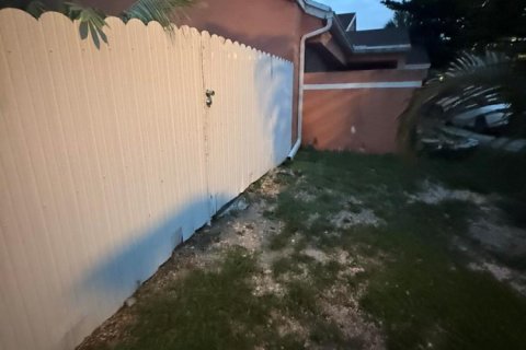 Immobilier commercial à louer à Lauderhill, Floride: 1 chambre, 231.61 m2 № 2348537 - photo 2