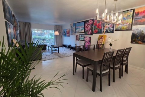 Condominio en venta en Lauderhill, Florida, 1 dormitorio, 92.9 m2 № 2043855 - foto 3