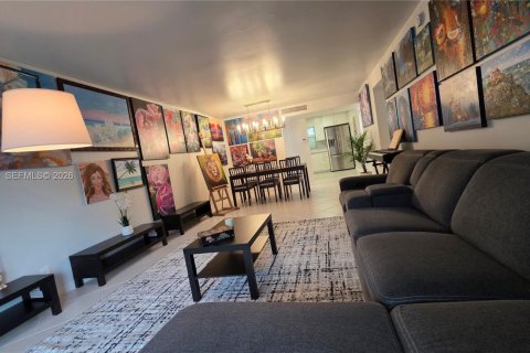 Condominio en venta en Lauderhill, Florida, 1 dormitorio, 92.9 m2 № 2043855 - foto 2