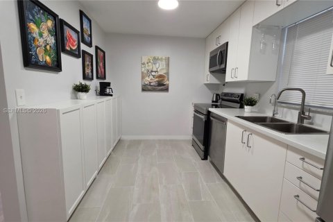 Condominio en venta en Lauderhill, Florida, 1 dormitorio, 92.9 m2 № 2043855 - foto 9