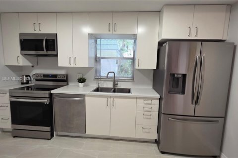 Condominio en venta en Lauderhill, Florida, 1 dormitorio, 92.9 m2 № 2043855 - foto 8