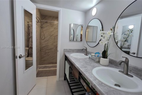 Condominio en venta en Lauderhill, Florida, 1 dormitorio, 92.9 m2 № 2043855 - foto 20