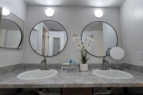 Condominio en venta en Lauderhill, Florida, 1 dormitorio, 92.9 m2 № 2043855 - foto 18