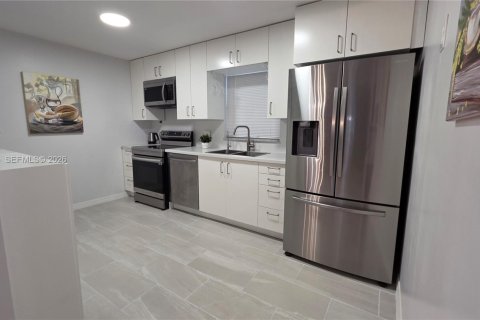 Condominio en venta en Lauderhill, Florida, 1 dormitorio, 92.9 m2 № 2043855 - foto 10
