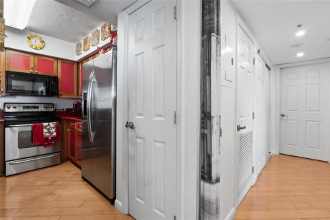 Condo in Miami Beach, Florida, 3 bedrooms  № 1468880 - photo 17