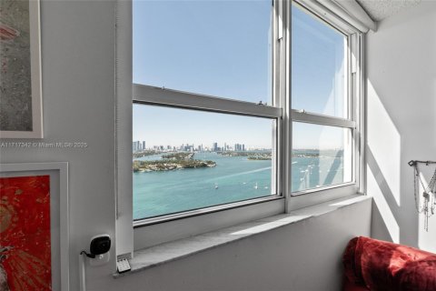 Condo in Miami Beach, Florida, 3 bedrooms  № 1468880 - photo 27