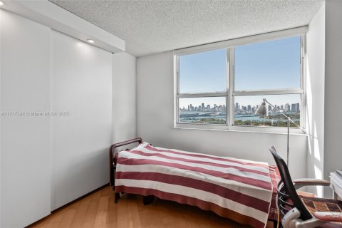 Condo in Miami Beach, Florida, 3 bedrooms  № 1468880 - photo 23