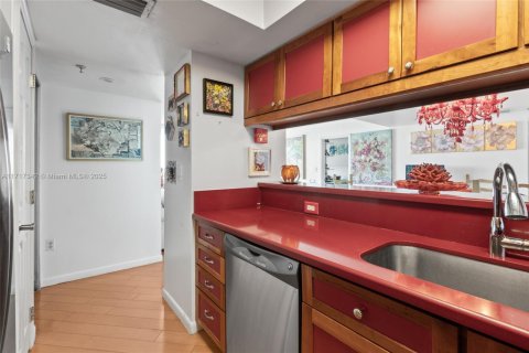 Condo in Miami Beach, Florida, 3 bedrooms  № 1468880 - photo 16