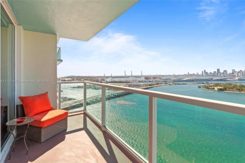 Condo in Miami Beach, Florida, 3 bedrooms  № 1468880 - photo 2