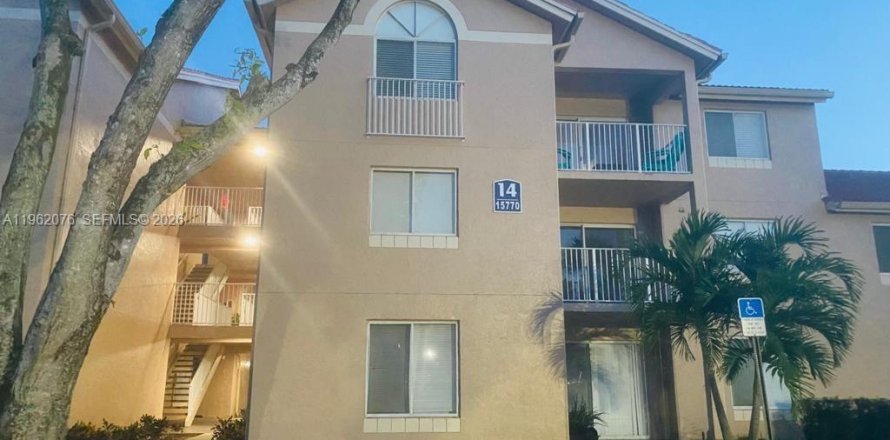 Кондоминиум с 2 спальнями в Майами, Флорида № 2025116