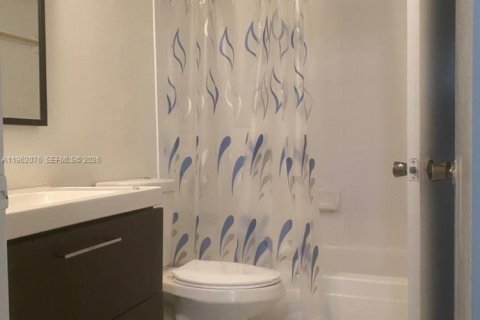 Купить кондоминиум в Майами, Флорида 2 спальни, 99.87м2, № 2025116 - фото 11