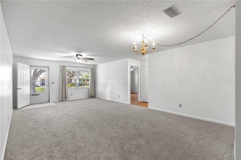 House in Ocala, Florida 2 bedrooms, 111.85 sq.m. № 2094073 - photo 6