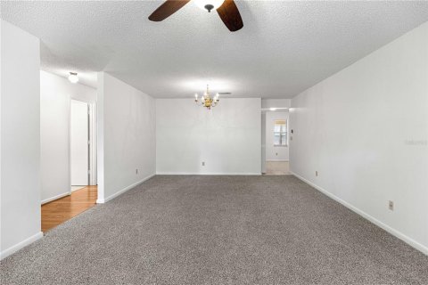 House in Ocala, Florida 2 bedrooms, 111.85 sq.m. № 2094073 - photo 19