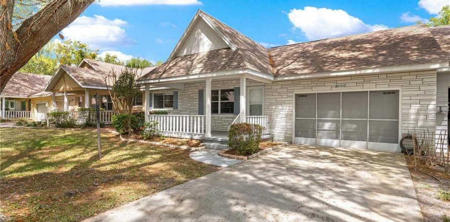 House in Ocala, Florida 2 bedrooms, 111.85 sq.m. № 2094073