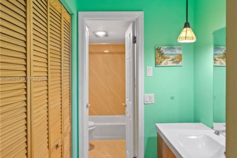 Купить кондоминиум в Дирфилд-Бич, Флорида 1 спальня, 74.32м2, № 2025776 - фото 13