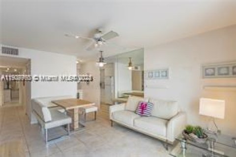 Copropriété à vendre à Fort Lauderdale, Floride: 1 chambre, 51.1 m2 № 2017040 - photo 11