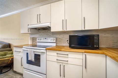 Condo in Deerfield Beach, Florida, 1 bedroom  № 1863110 - photo 3