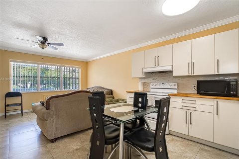 Condo in Deerfield Beach, Florida, 1 bedroom  № 1863110 - photo 4