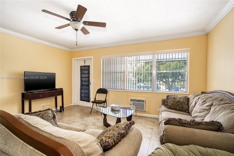 Condo in Deerfield Beach, Florida, 1 bedroom  № 1863110 - photo 8
