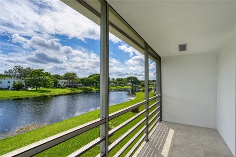 Condo in Deerfield Beach, Florida, 1 bedroom  № 1863110 - photo 17