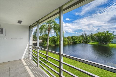 Condo in Deerfield Beach, Florida, 1 bedroom  № 1863110 - photo 1